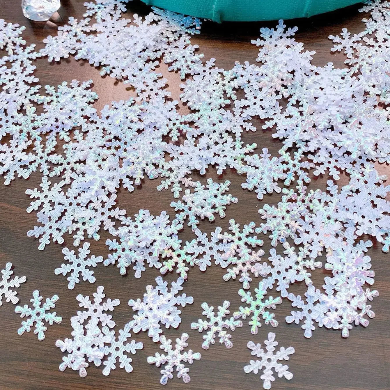 300pcs Christmas Snowflake Confetti