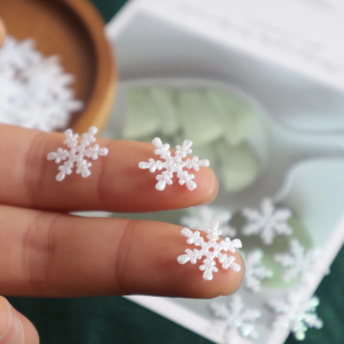 300pcs Christmas Snowflake Confetti
